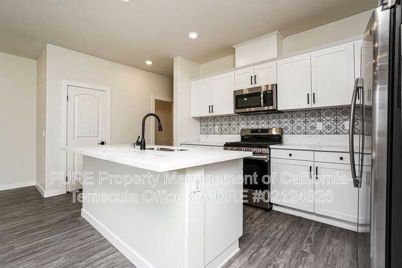 30383 Town Square Dr - Photo 4 of 19