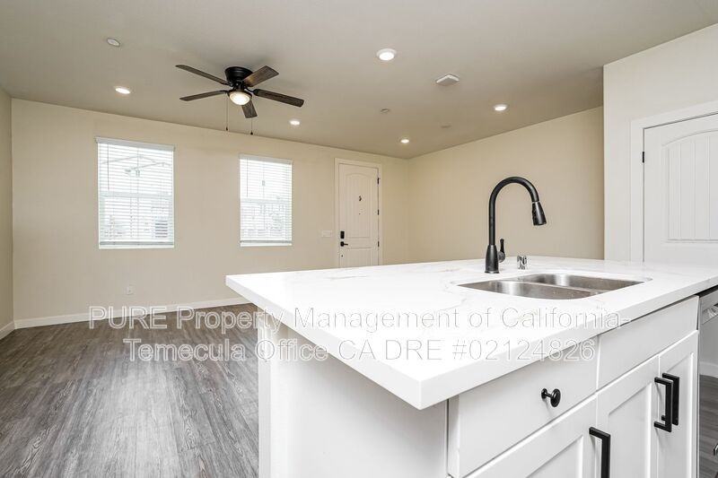 30383 Town Square Dr - Photo 5 of 19