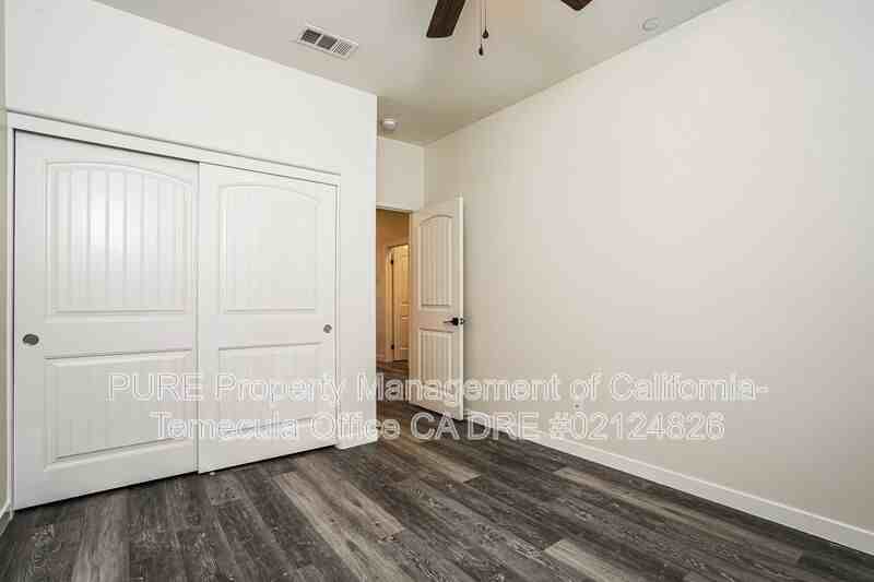 30383 Town Square Dr - Photo 7 of 19