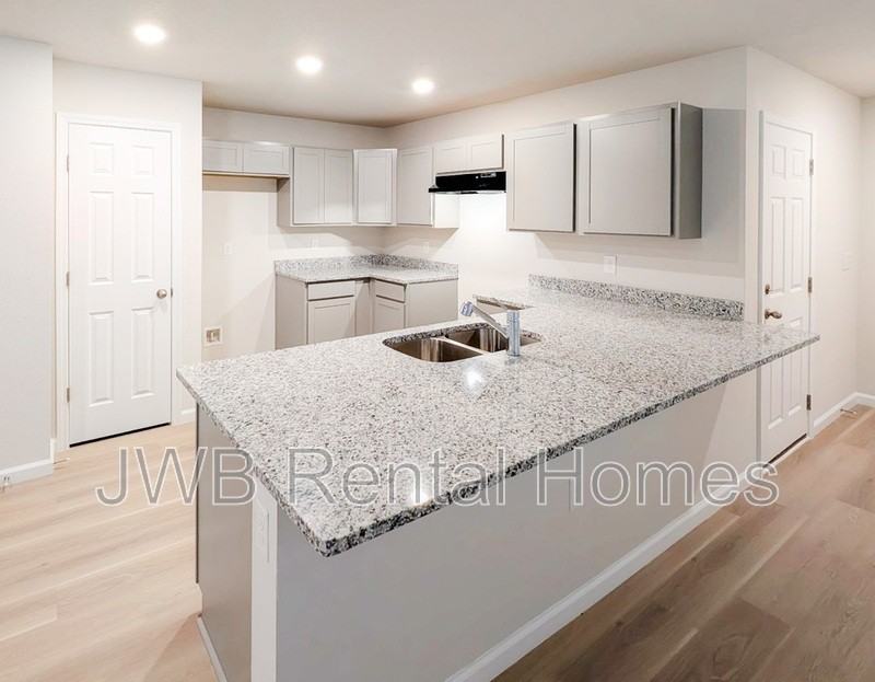 8301 Galveston Ave - Photo 2 of 19