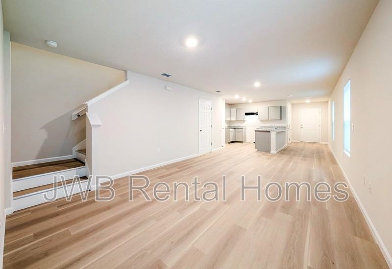 8301 Galveston Ave - Photo 4 of 19