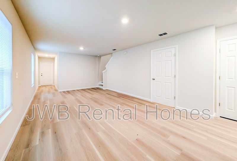 8301 Galveston Ave - Photo 5 of 19