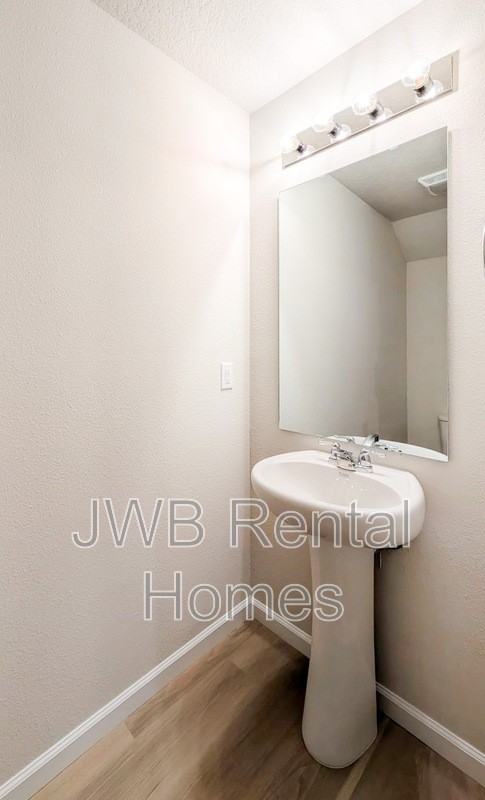8301 Galveston Ave - Photo 6 of 19