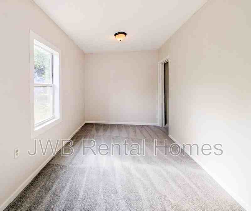 1882 E 27th St - Photo 6 of 19