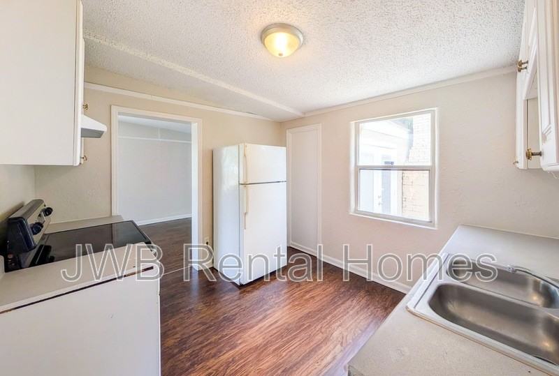 10561 Ashby Rd - Photo 2 of 17