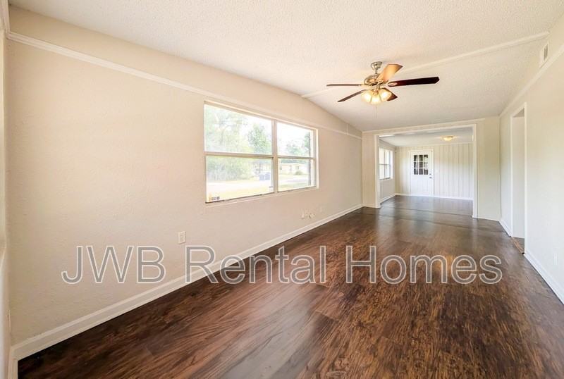 10561 Ashby Rd - Photo 4 of 17