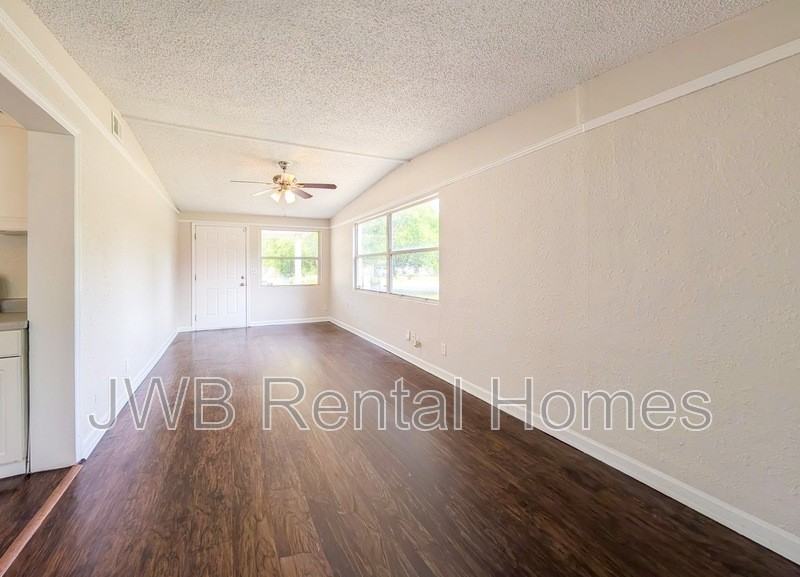10561 Ashby Rd - Photo 5 of 17