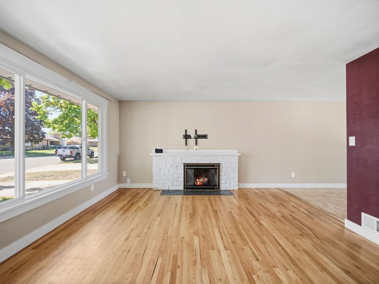 3034 W Bismark Ave - Photo 2 of 44