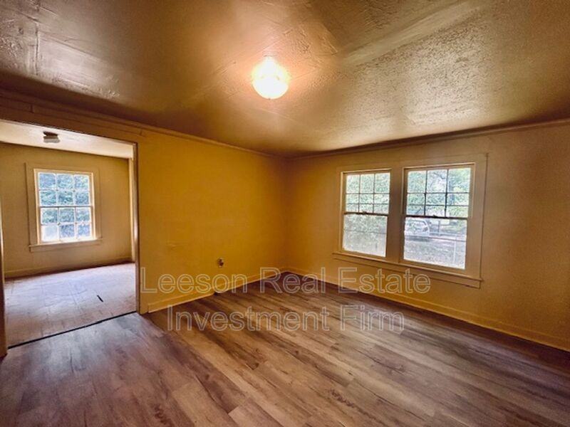 2520 Merwin St - Photo 5 of 13