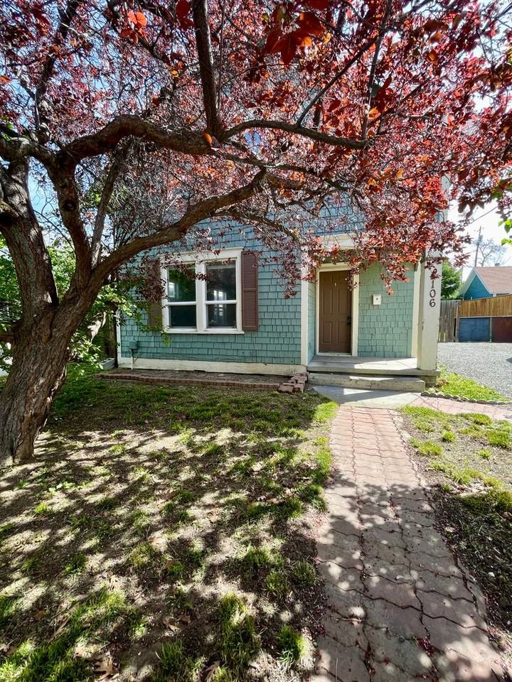 1106 N B St - Photo 2 of 19