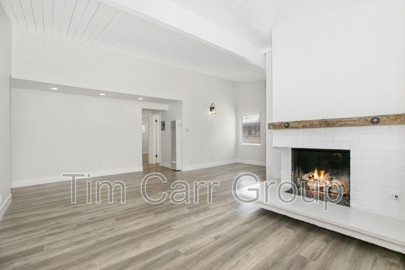 2100 Haven Pl - Photo 6 of 21