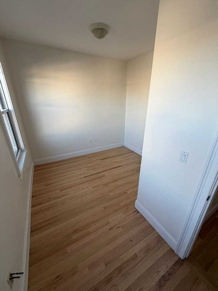 4-12 Humboldt Place - Photo 4 of 5
