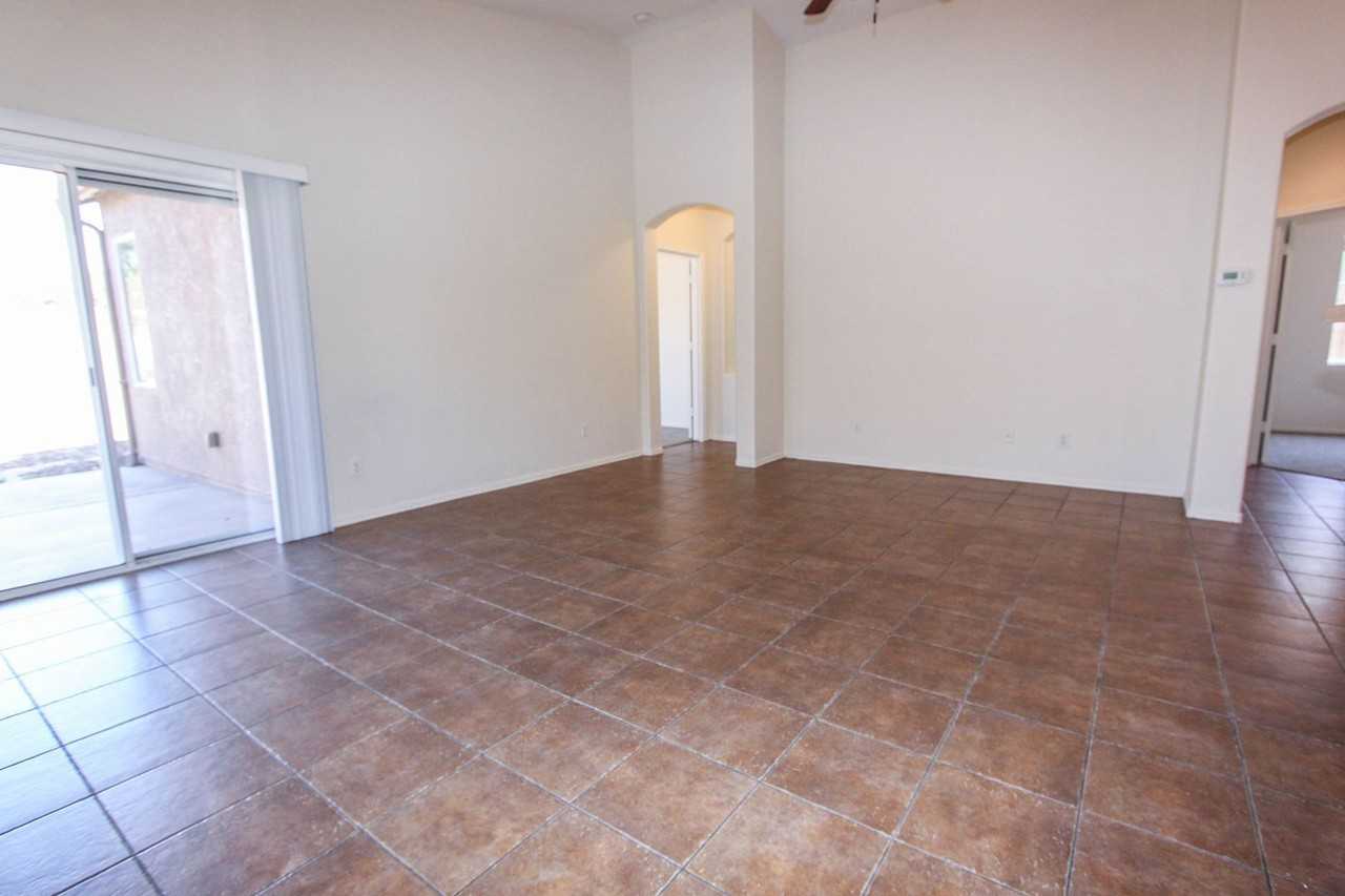 7905 N Music Mountain Ln - Photo 3 of 17