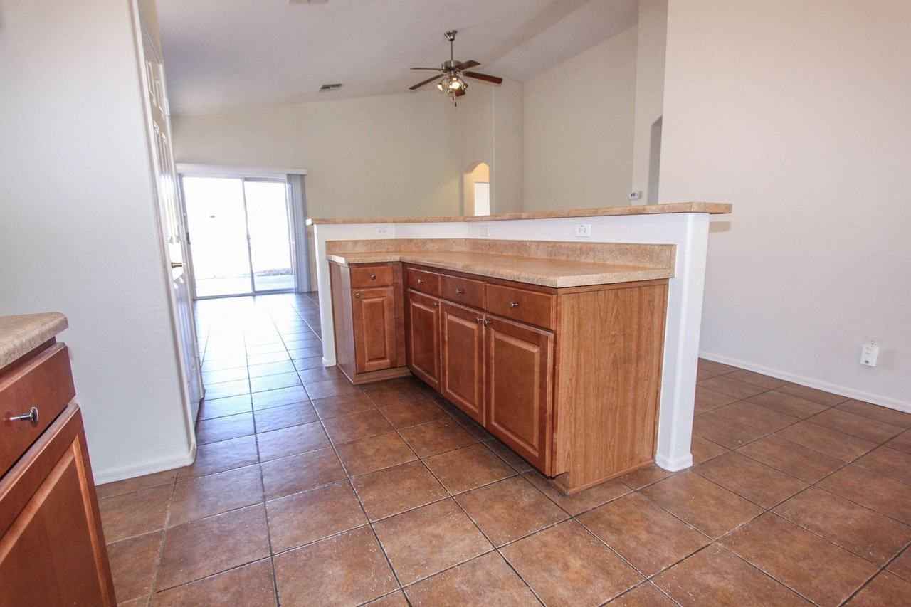 7905 N Music Mountain Ln - Photo 5 of 17