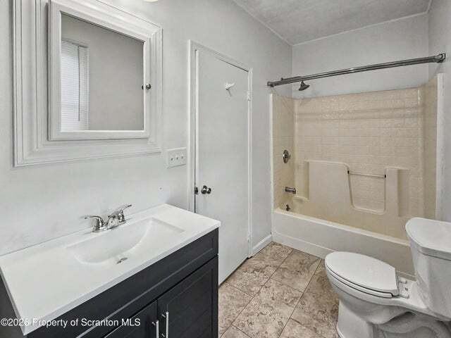 814 Price Street - Photo 4 of 16