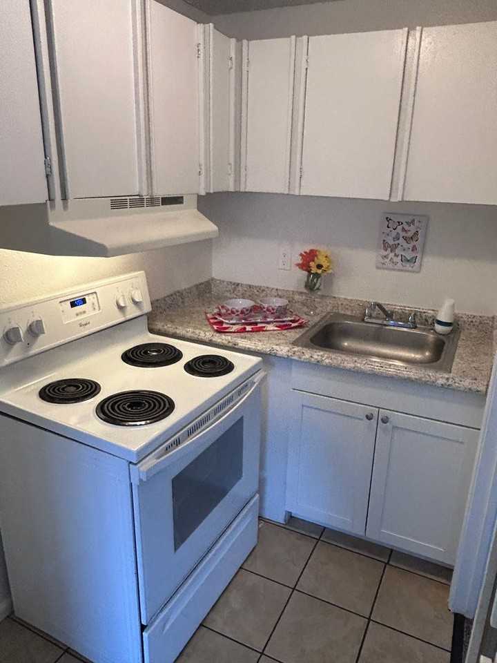 Evergreen Court Apartments - Photo 2 of 13