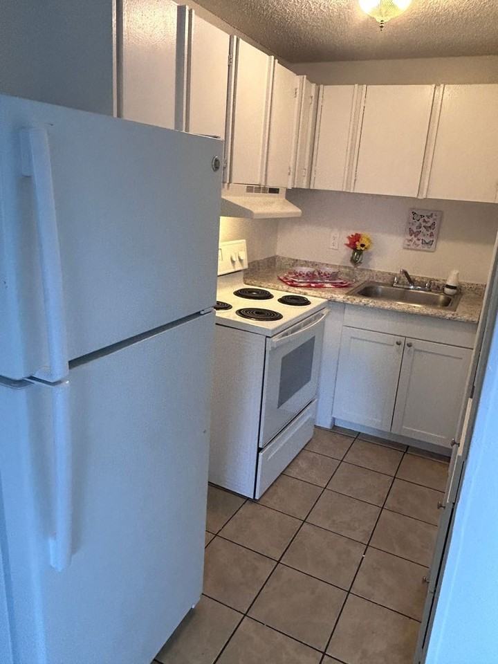 Evergreen Court Apartments - Photo 3 of 13