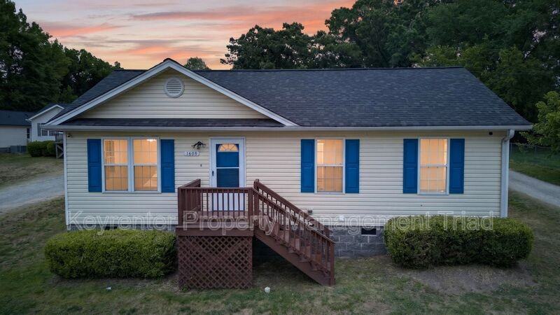 1608 Mcpherson St - Photo 7 of 29