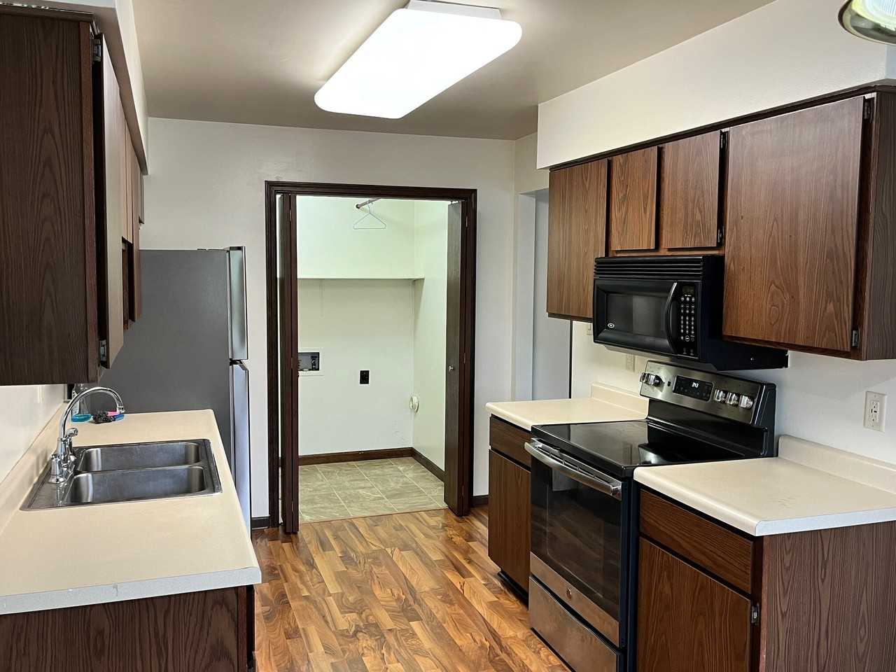 406 West Saint Mary's Street - Photo 3 of 9