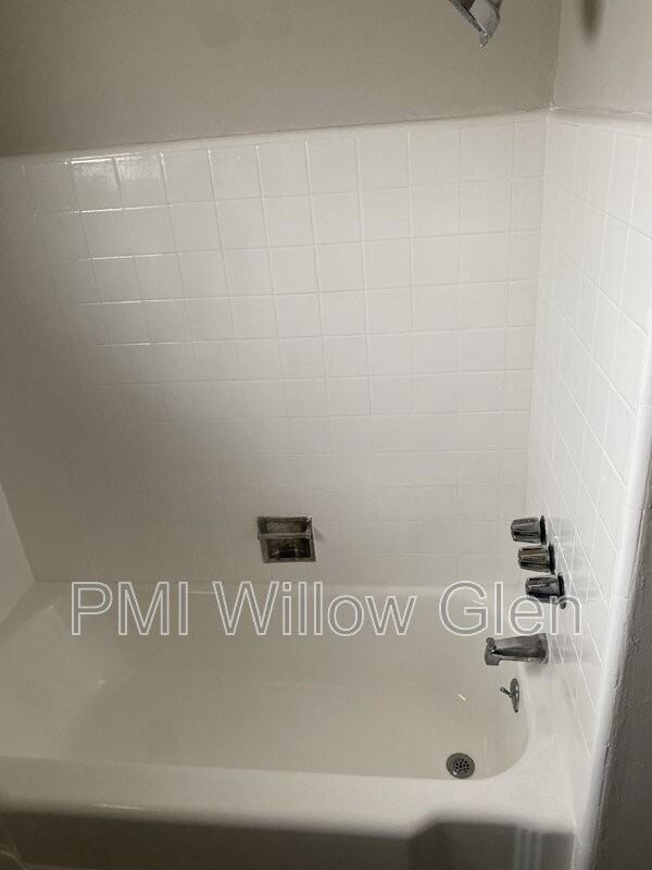 702 Vine St #6 - Photo 3 of 7