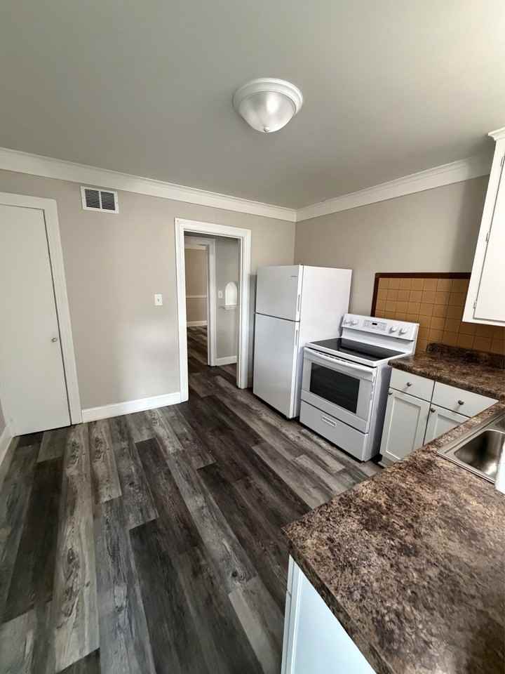 1633 Mahoning Avenue - Photo 2 of 8