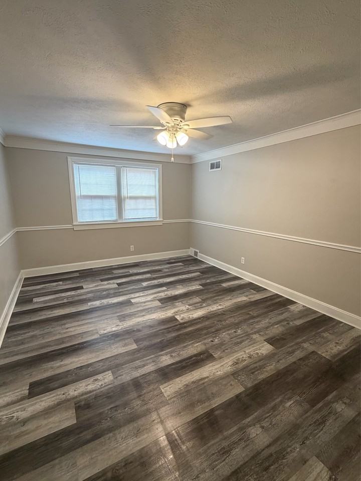 1633 Mahoning Avenue - Photo 3 of 8