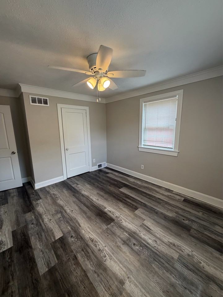 1633 Mahoning Avenue - Photo 5 of 8