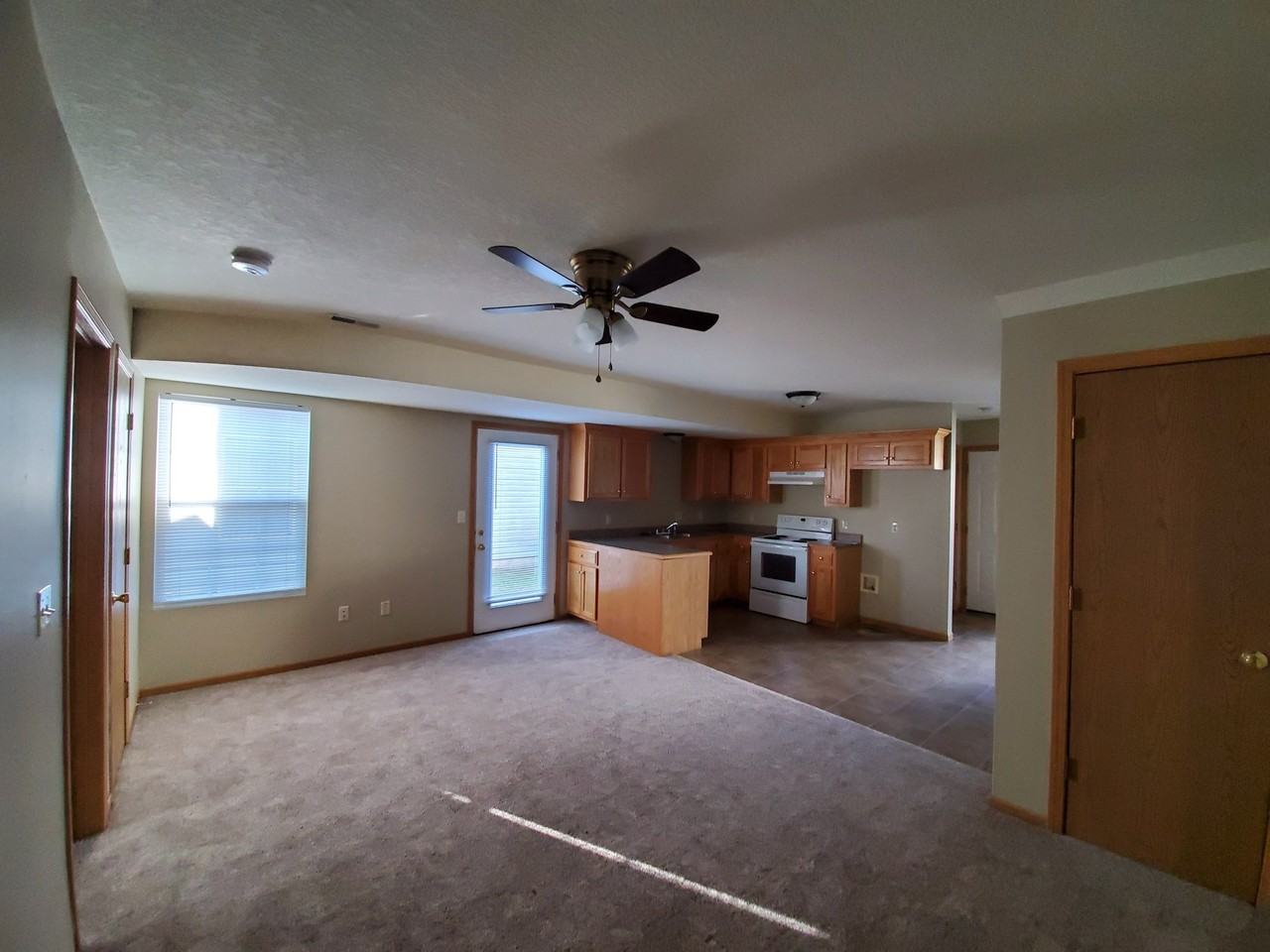 928 E Franklin St - Photo 3 of 22