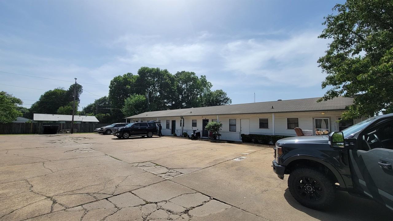 4005 East Nettleton Avenue - Photo 2 of 6