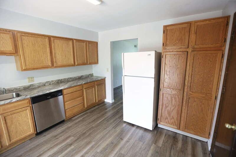 2035 Andrew St Se - Photo 2 of 10
