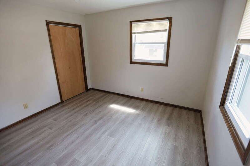 2035 Andrew St Se - Photo 6 of 10