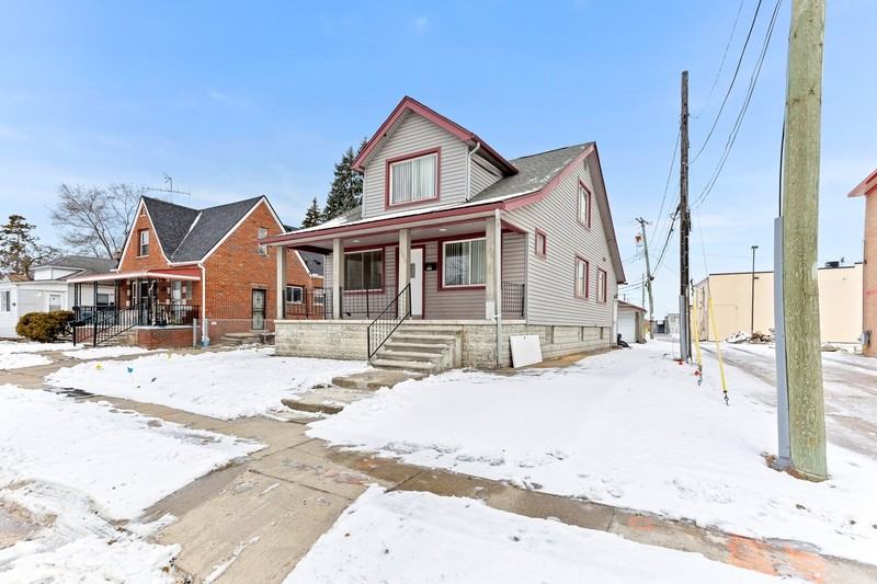 7645 Fisher Ave - Photo 3 of 38