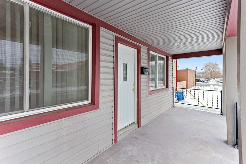 7645 Fisher Ave - Photo 4 of 38