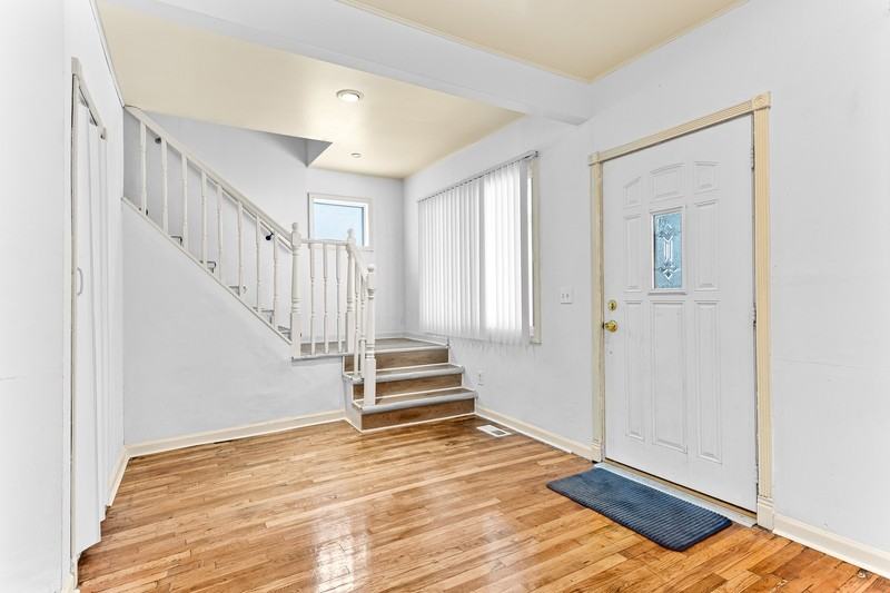 7645 Fisher Ave - Photo 6 of 38
