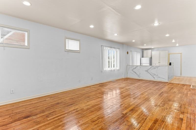 7645 Fisher Ave - Photo 7 of 38