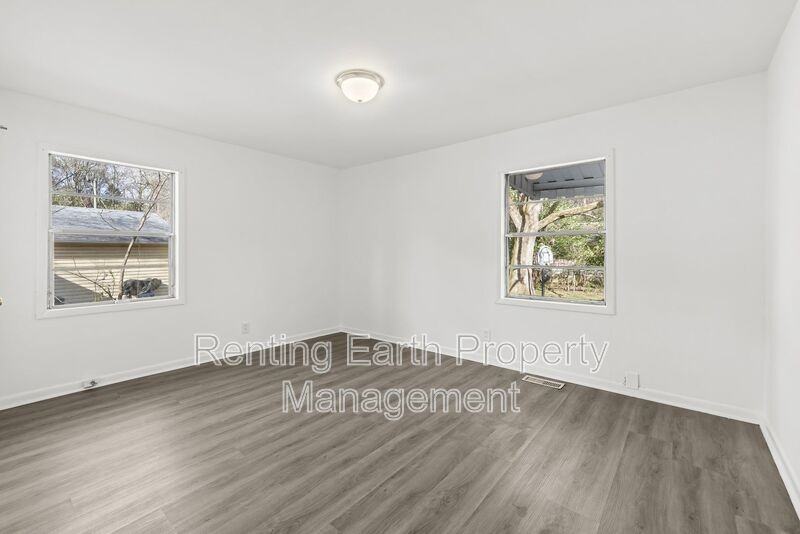 417 Athens Ave - Photo 5 of 16