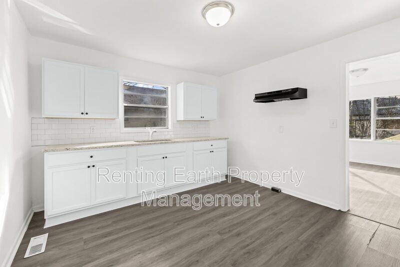 417 Athens Ave - Photo 6 of 16