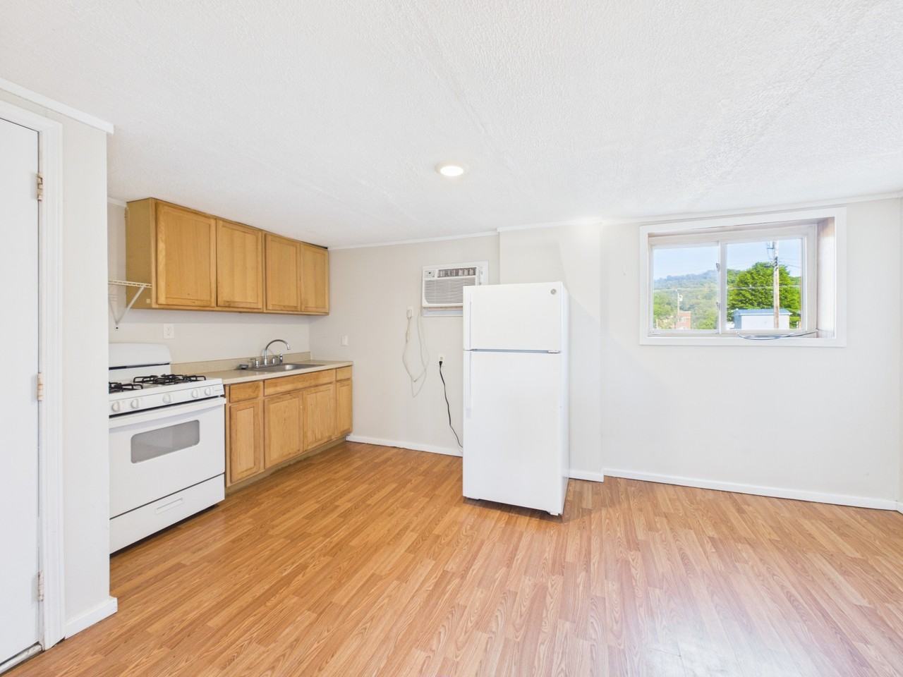 172 North Street - Photo 2 of 8