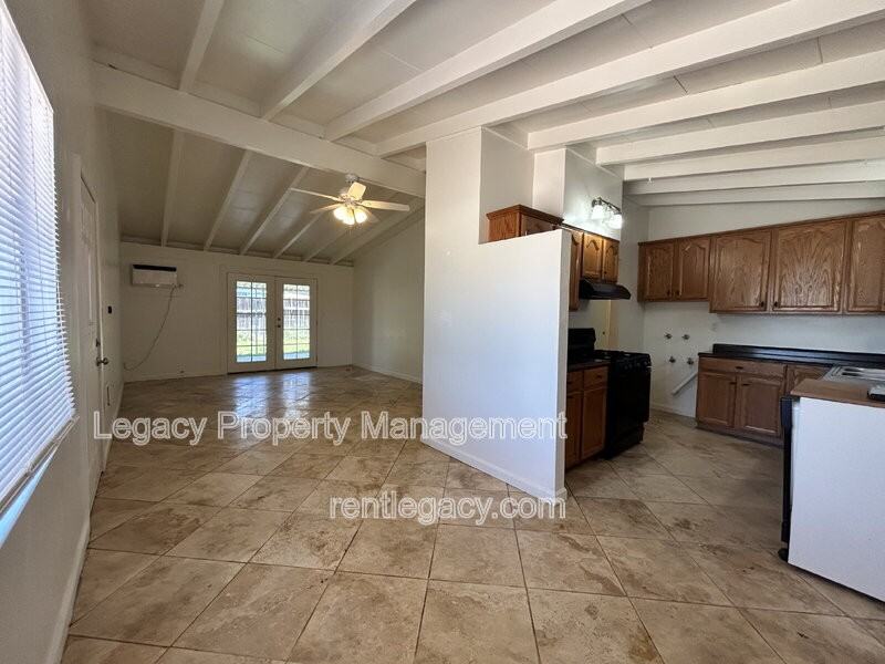 3624 Van Owen St - Photo 4 of 17