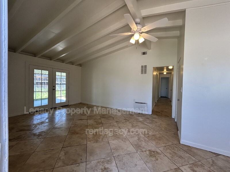 3624 Van Owen St - Photo 6 of 17