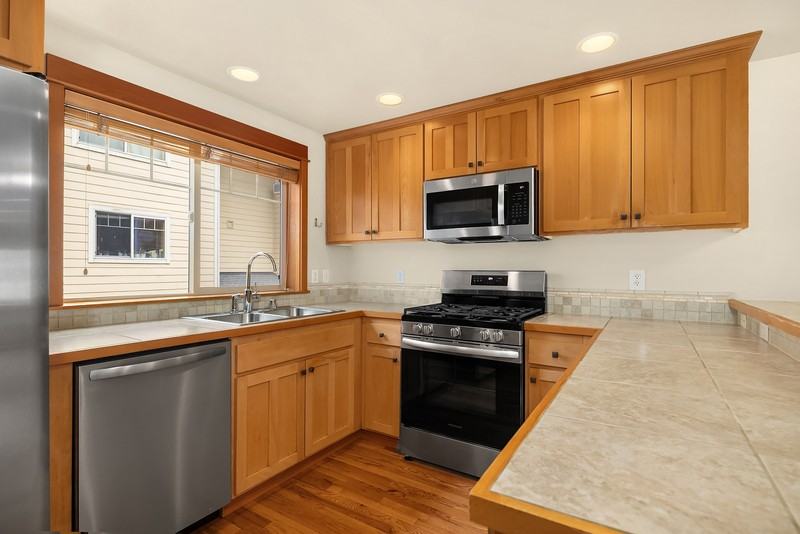 908 N 95th St #A - Photo 3 of 19