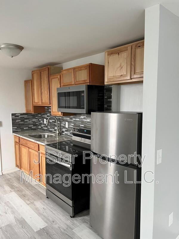 1566 N 10th St - Photo 2 of 10