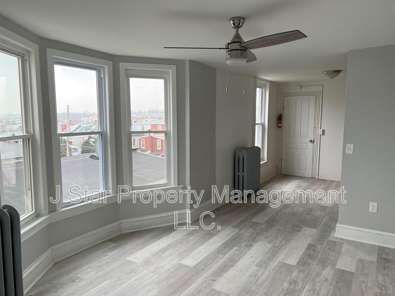 1566 N 10th St - Photo 5 of 10