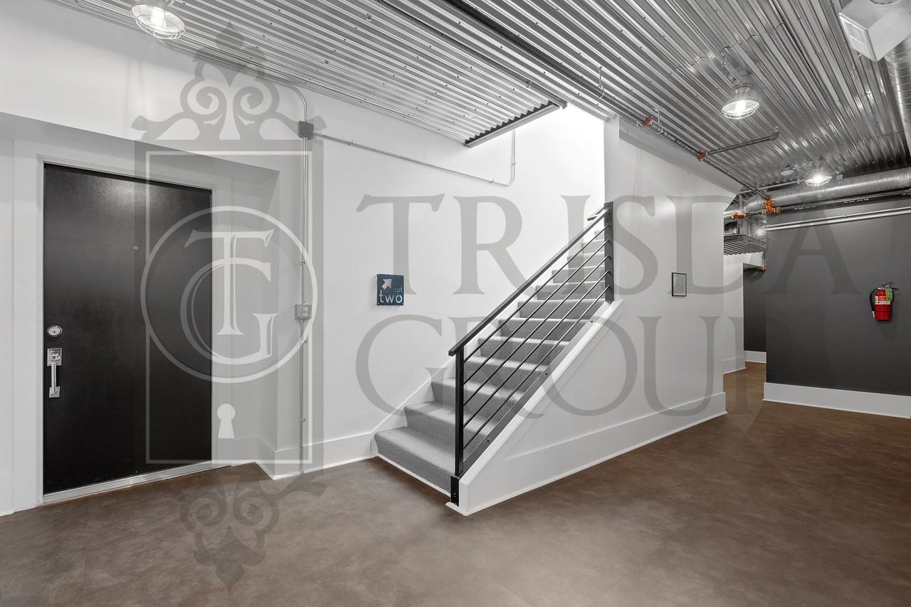 160 Southern Ave - Photo 3 of 33
