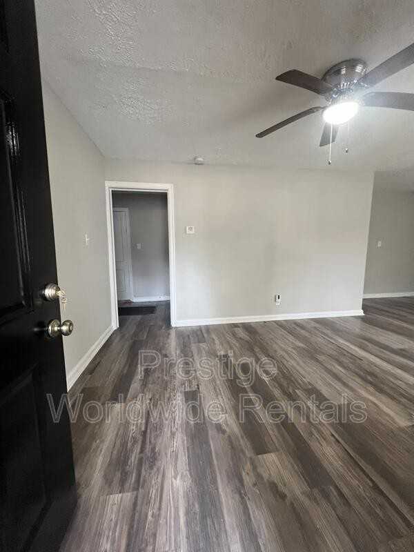 3104 Morehouse St - Photo 3 of 10