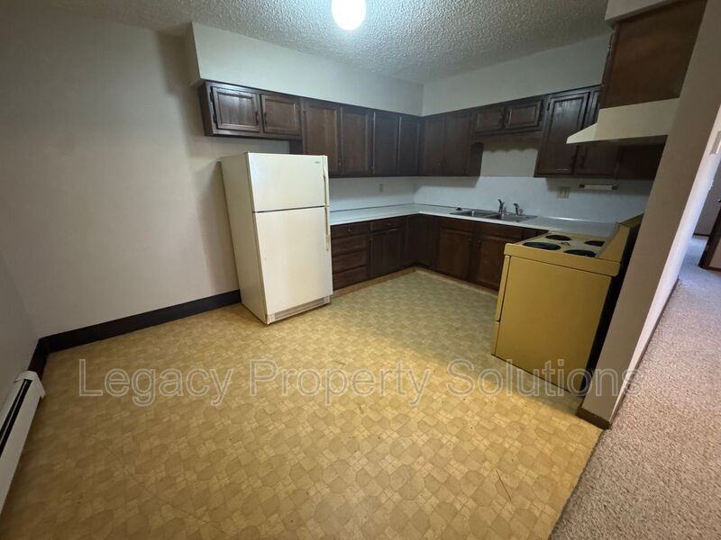 305 W Bismarck Expy N #5 - Photo 3 of 6