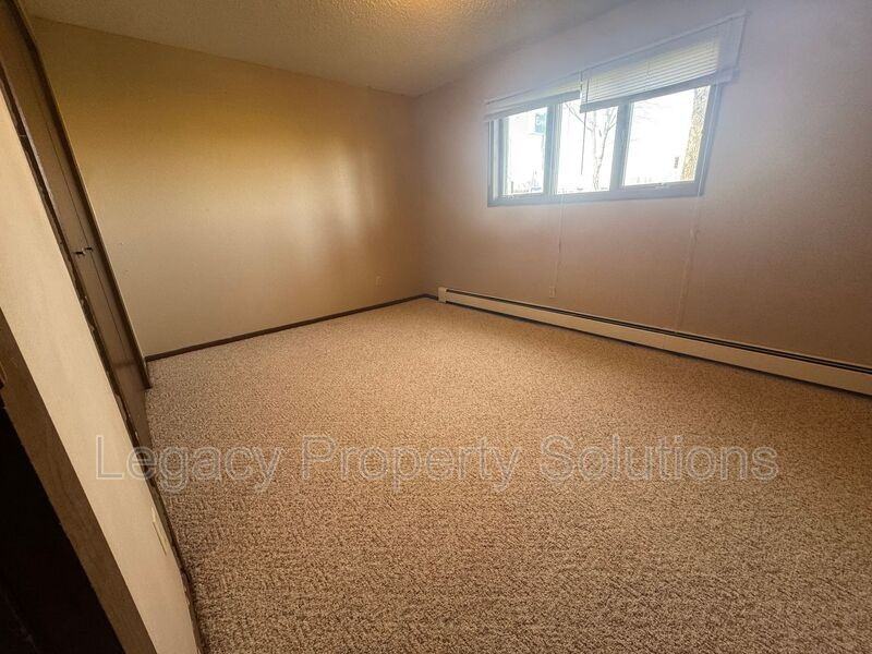 305 W Bismarck Expy N #5 - Photo 4 of 6