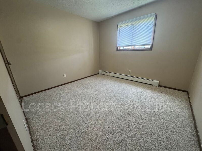305 W Bismarck Expy N #5 - Photo 5 of 6