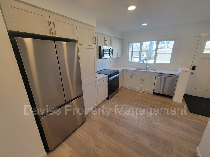 2023 210 St Nw #MAIN - Photo 2 of 17