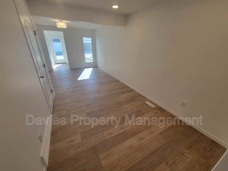 2023 210 St Nw #MAIN - Photo 5 of 17